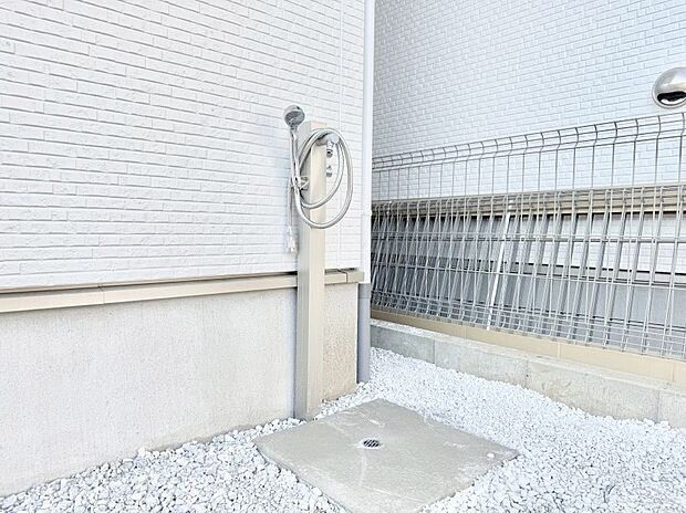 ■ガーデニングや洗車などの際に大活躍な屋外立水栓