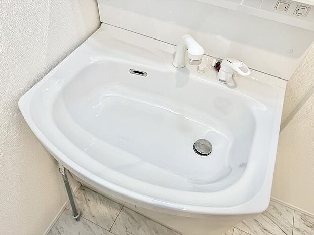 ■細かい部分まで洗いやすく便利なハンドシャワー付き