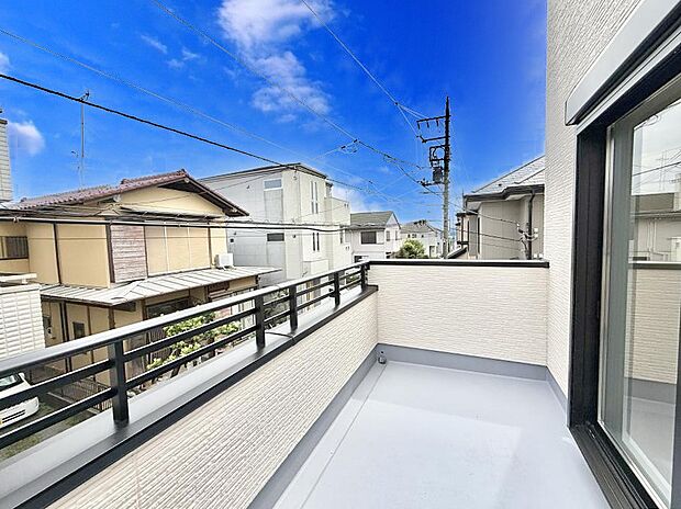 ■ 自然を身近に感じる、開放的なバルコニー