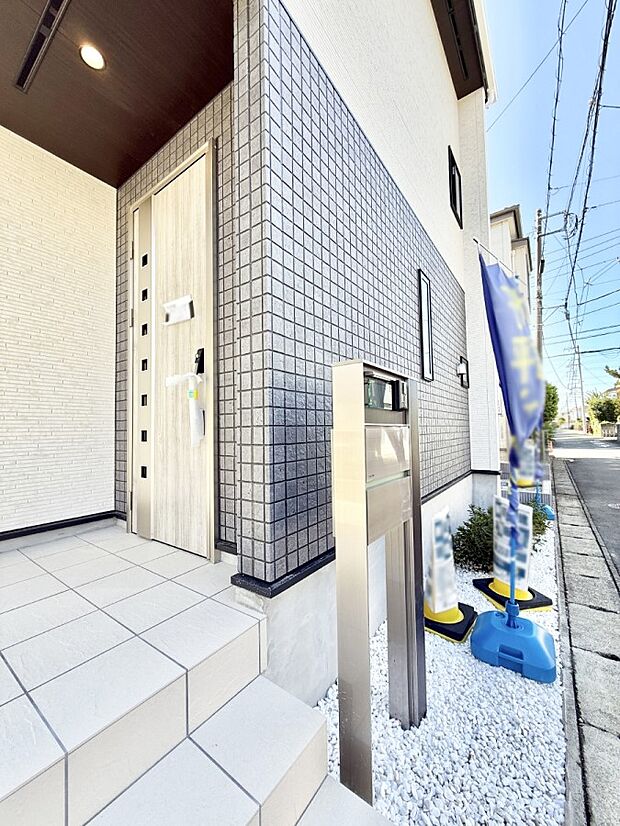 ■ シンプルで美しく、住まいの第一印象を彩る玄関です