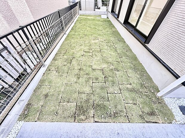 ■季節の移ろいを感じられる、落ち着いた雰囲気の屋外空間