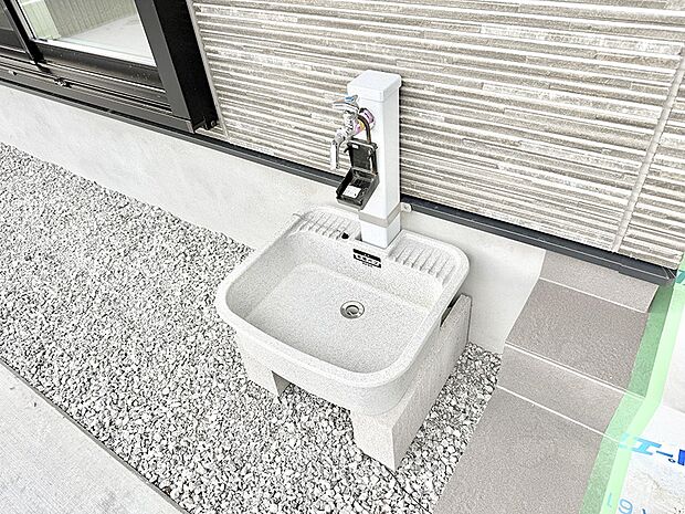 ■ガーデニングや洗車などの際に大活躍な屋外立水栓