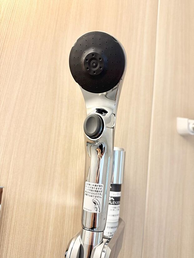 ■手元で簡単に止水できるため、水の無駄遣いを減らすことができます。