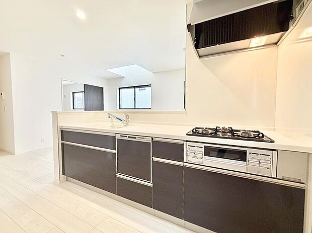 ■シンプルで機能的、毎日使いやすいキッチン