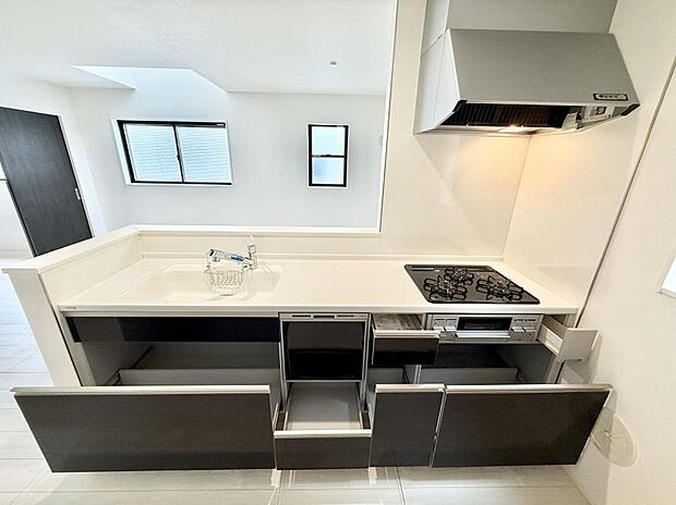 ■シンプルで機能的、毎日使いやすいキッチン