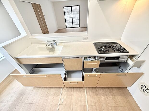 ■シンプルで機能的、毎日使いやすいキッチン