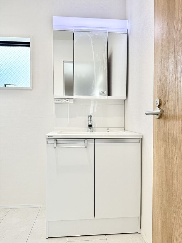 ■明るい洗面所は毎朝の歯磨きも楽しくできちゃいそうです♪