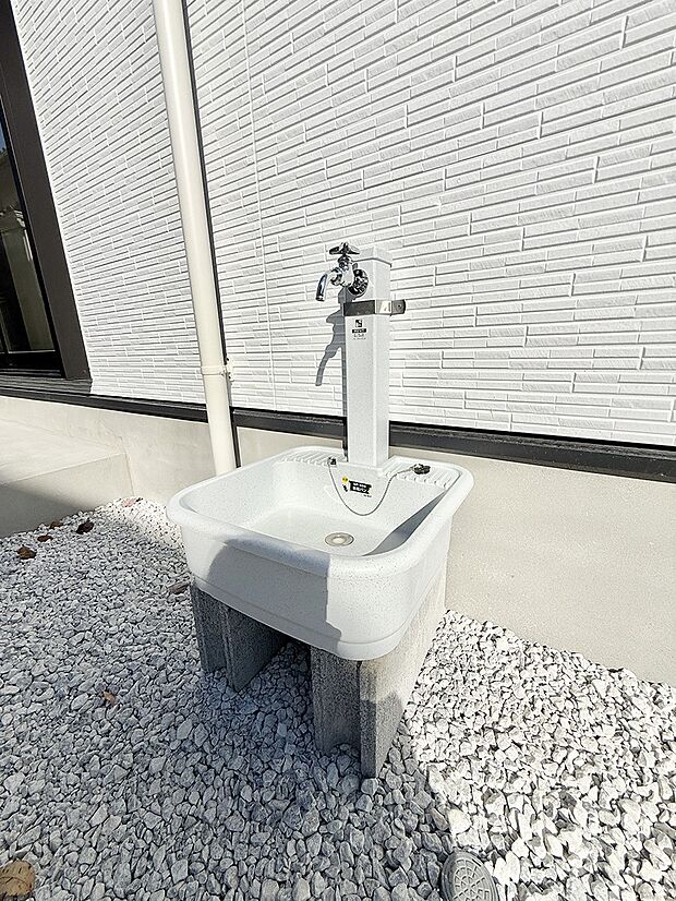 ■ガーデニングや洗車などの際に大活躍な屋外立水栓  