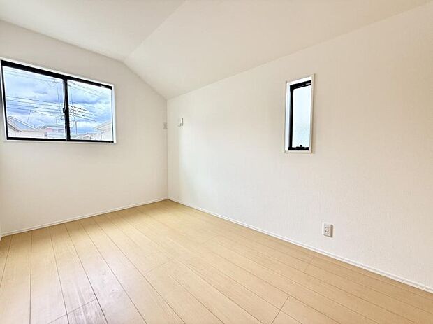 ■シンプルな空間で、収納付きベッドやデスクなど、多機能な家具を活用しやすいです