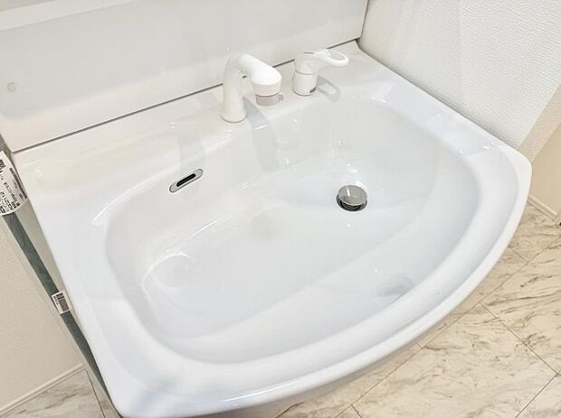 ■細かい部分まで洗いやすく便利なハンドシャワー付き