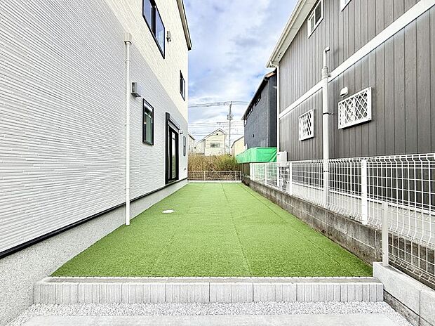 ■敷地内にゆとりある緑のスペースがあり、穏やかな雰囲気です