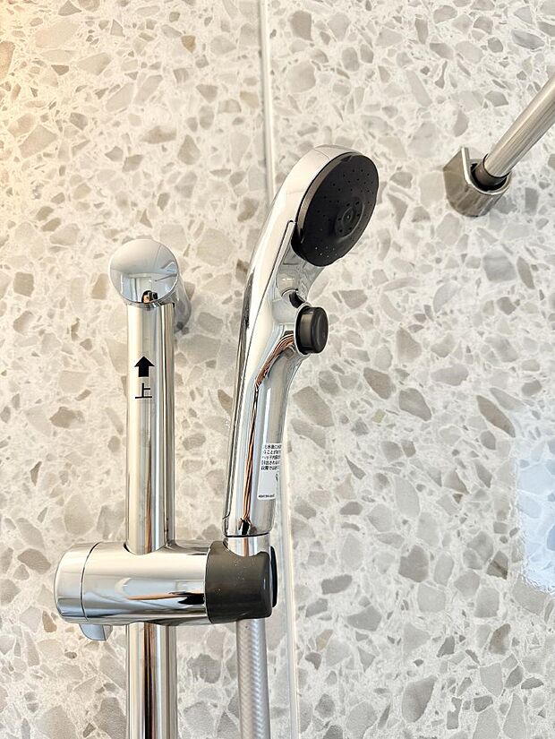 ■手元で簡単に止水できるため、水の無駄遣いを減らすことができます。