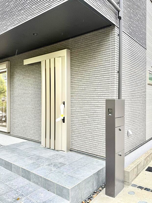 ■ 心地よい暮らしへとつながる、温かい玄関