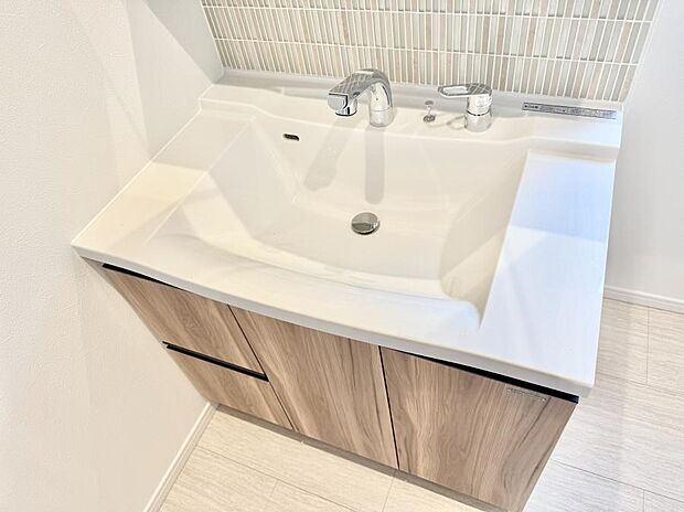 ■手洗いや顔を洗う時も快適に使える便利なシャワー