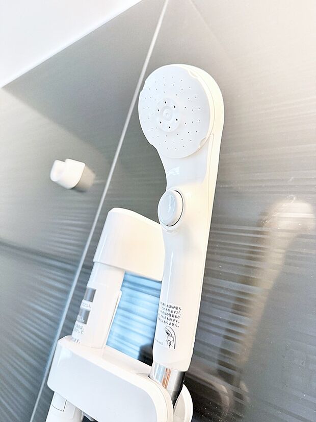 ■わざわざシャワー水栓のレバーまで手を伸ばす必要がなく、簡単に止水できる