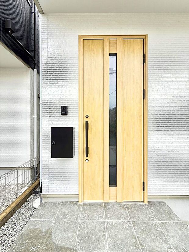 ■ シンプルで美しく、住まいの第一印象を彩る玄関です