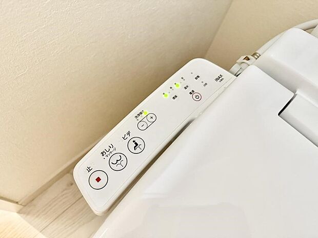 ■温水洗浄で快適、清潔感が保たれるシャワートイレ