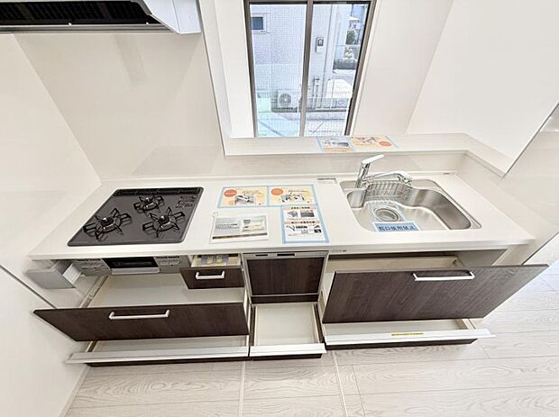 ■シンプルで機能的、毎日使いやすいキッチン