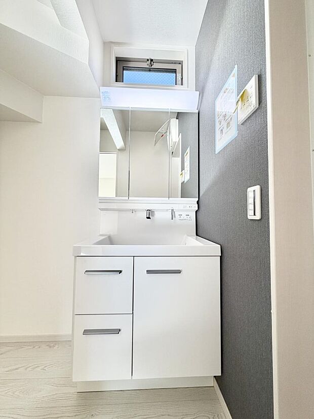 ■明るい洗面所は毎朝の歯磨きも楽しくできちゃいそうです♪