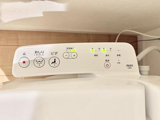 ■温水洗浄で快適、清潔感が保たれるシャワートイレ