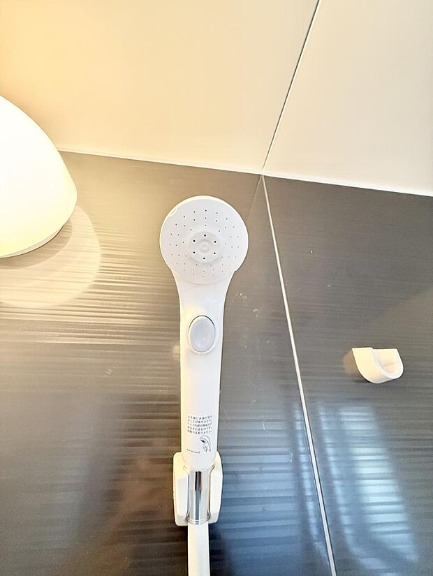 ■手元で簡単に止水できるため、水の無駄遣いを減らすことができます。