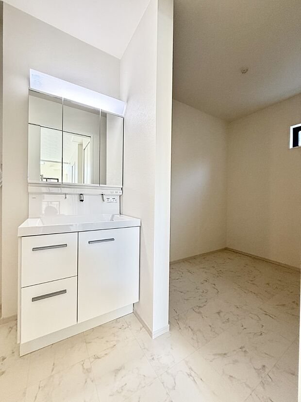 ■明るい洗面所は毎朝の歯磨きも楽しくできちゃいそうです♪