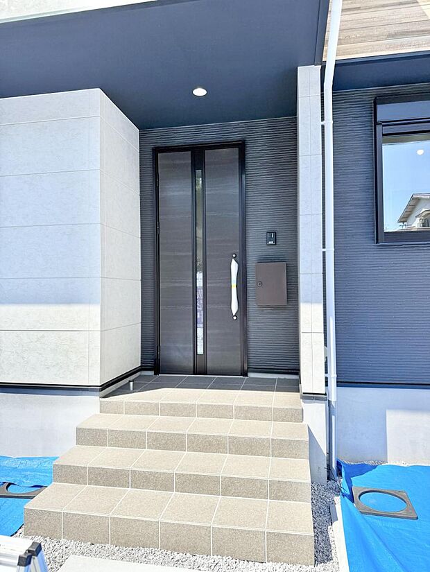 ■ 心地よい暮らしへとつながる、温かい玄関