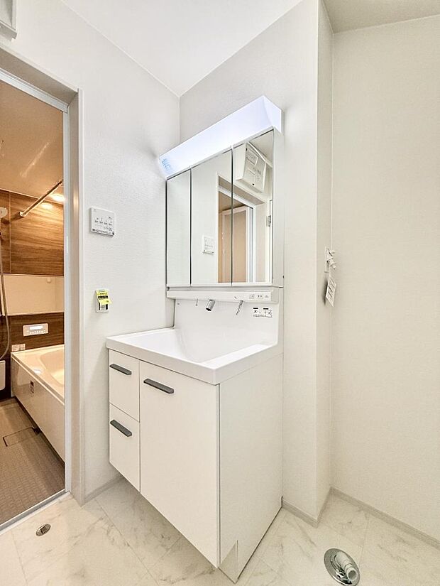 ■明るい洗面所は毎朝の歯磨きも楽しくできちゃいそうです♪