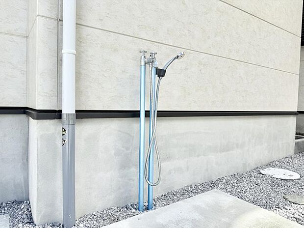 ■ガーデニングや洗車などの際に大活躍な屋外立水栓  