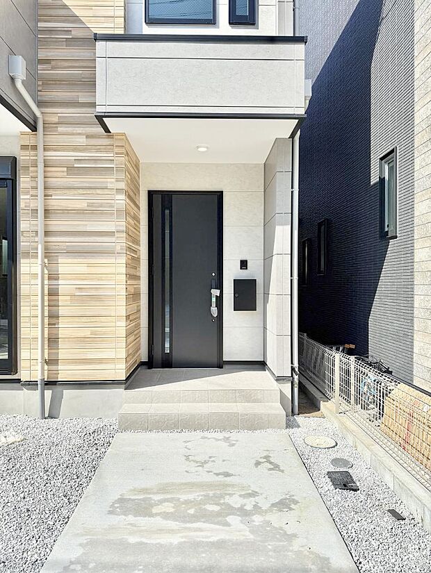 ■ 心地よい暮らしへとつながる、温かい玄関