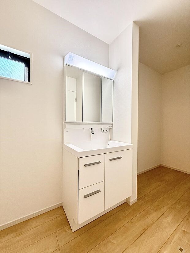 ■明るい洗面所は毎朝の歯磨きも楽しくできちゃいそうです♪