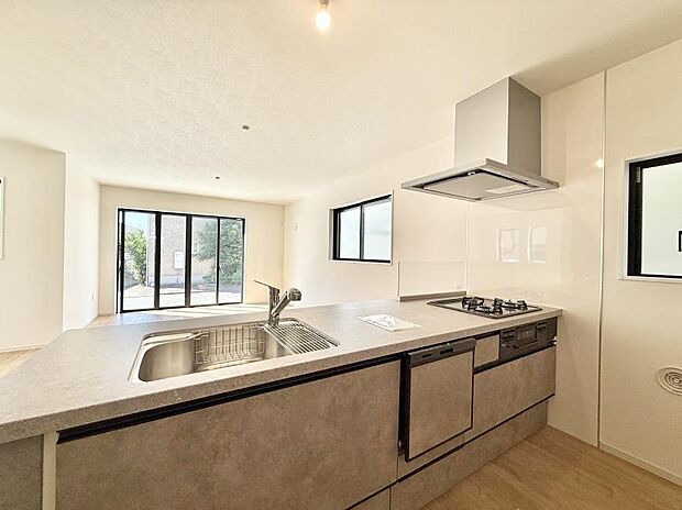 ■シンプルで機能的、毎日使いやすいキッチン