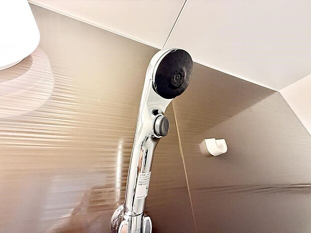 ■手元で簡単に止水できるため、水の無駄遣いを減らすことができます。