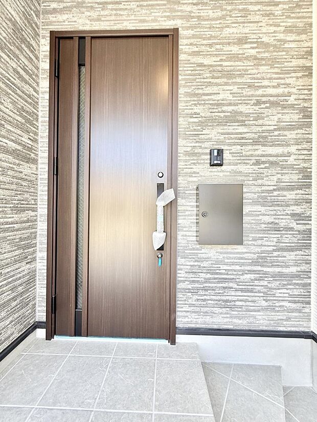 ■ 家族とゲストをやさしく迎える、心温まる玄関