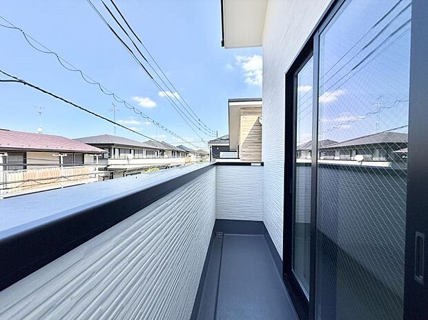 ■ 自然を身近に感じる、開放的なバルコニー