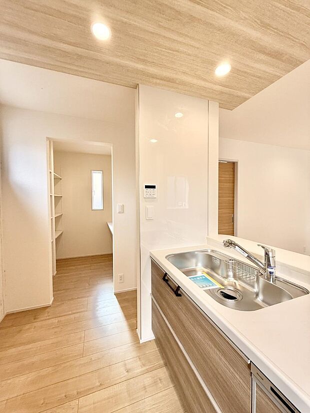 ■まとめ買いしたストック置き場や、災害時の備蓄にも便利なパントリー