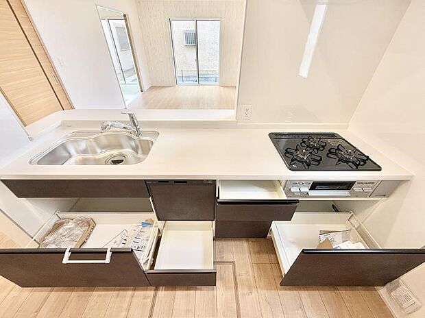 ■シンプルで機能的、毎日使いやすいキッチン