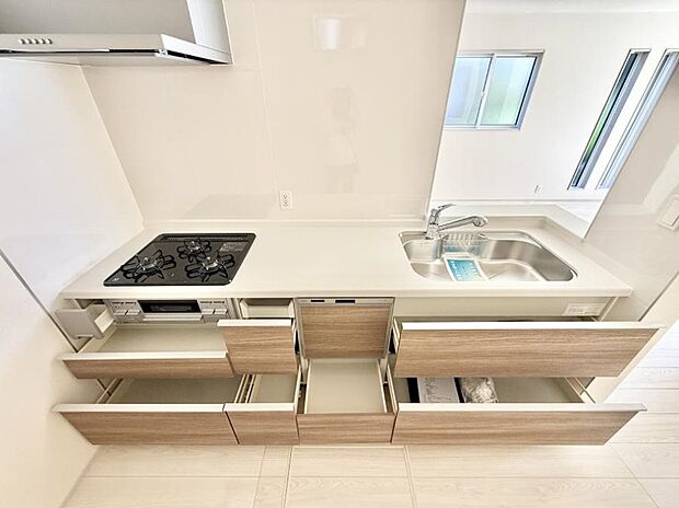 ■シンプルで機能的、毎日使いやすいキッチン