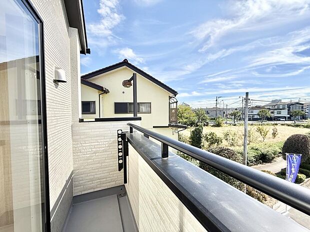 ■ 心地よい風と光を感じる、くつろぎのバルコニー