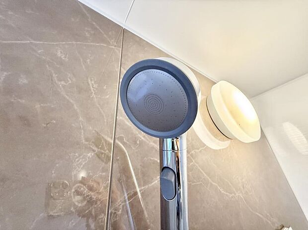 ■手元で簡単に止水できるため、水の無駄遣いを減らすことができます。