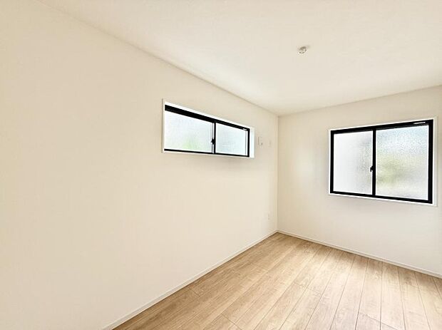 ■シンプルな空間で、収納付きベッドやデスクなど、多機能な家具を活用しやすいです