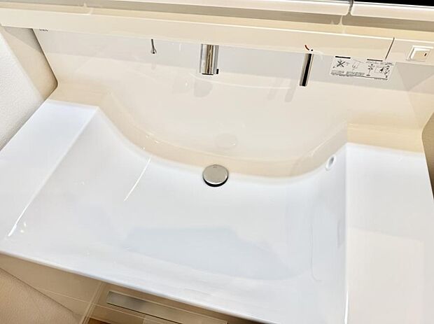 ■細かい部分まで洗いやすく便利なハンドシャワー付き