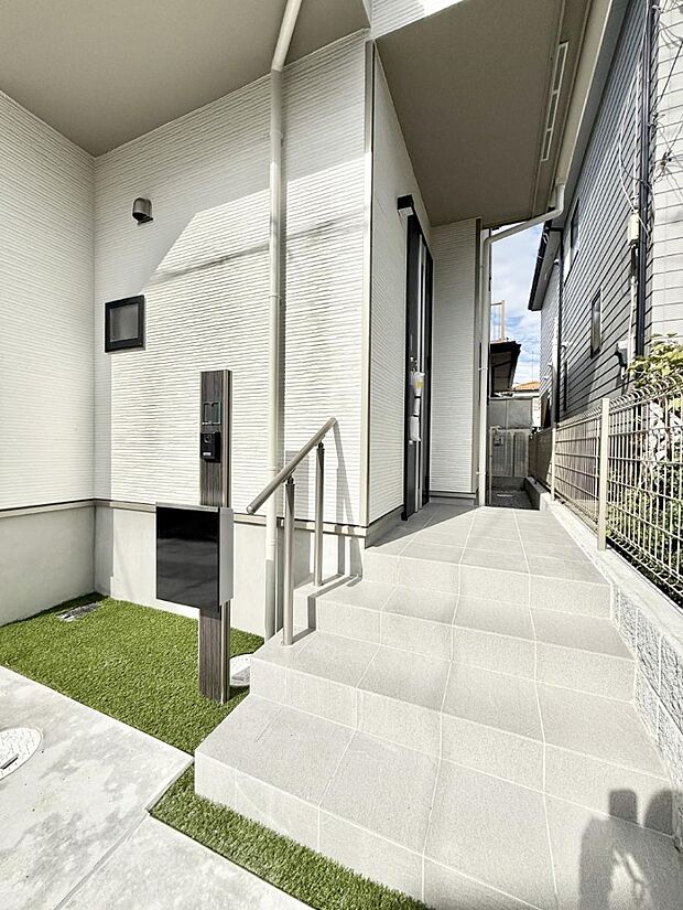 ■ 家族とゲストをやさしく迎える、心温まる玄関