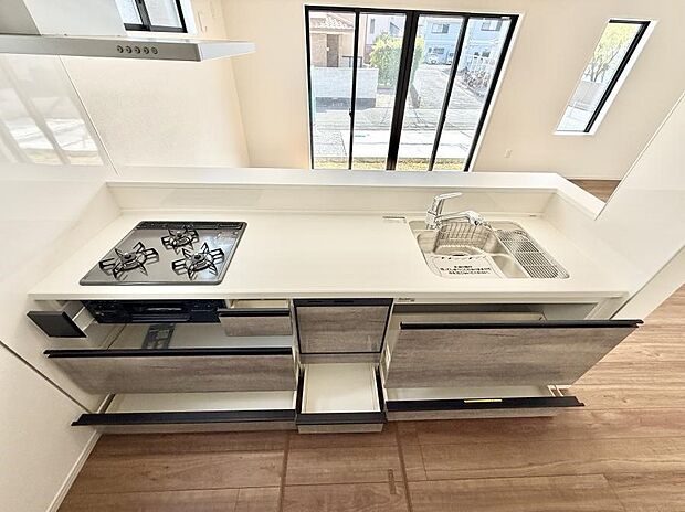 ■シンプルで機能的、毎日使いやすいキッチン