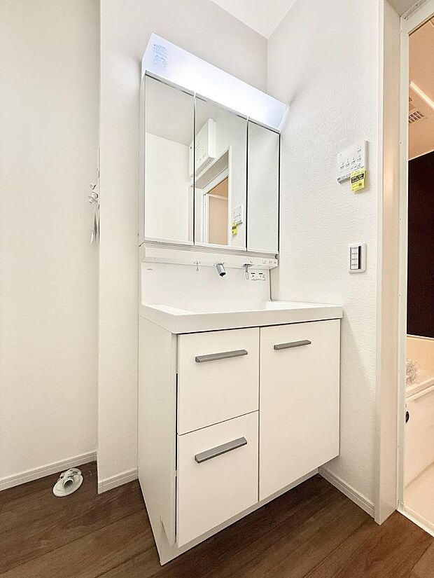 ■明るい洗面所は毎朝の歯磨きも楽しくできちゃいそうです♪