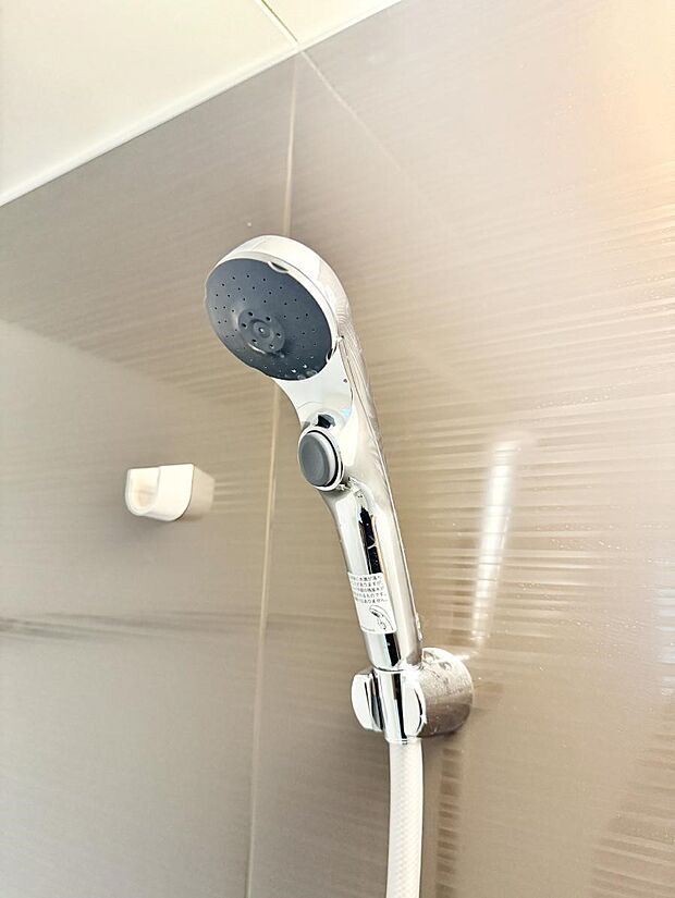 ■手元で簡単に止水できるため、水の無駄遣いを減らすことができます。