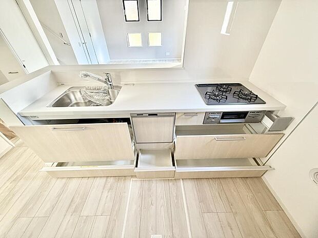 ■シンプルで機能的、毎日使いやすいキッチン