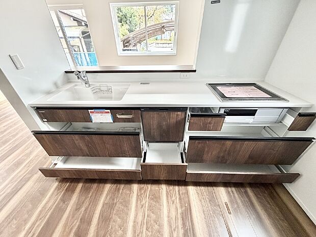 ■シンプルで機能的、毎日使いやすいキッチン