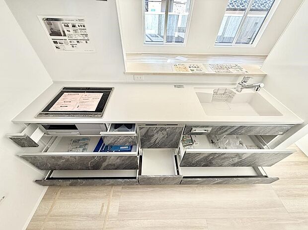 ■シンプルで機能的、毎日使いやすいキッチン