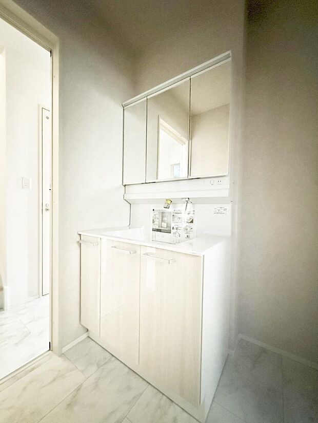 ■明るい洗面所は毎朝の歯磨きも楽しくできちゃいそうです♪